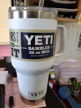 Yeti White Rambler 35 oz Mug with Handle and Straw Lid